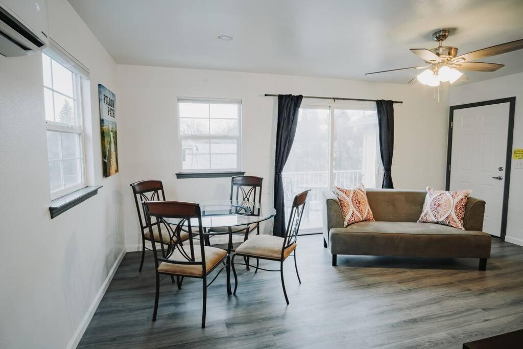 Gorgeous Upstairs Studio With Patio And Laundry ชิโก ภายนอก รูปภาพ